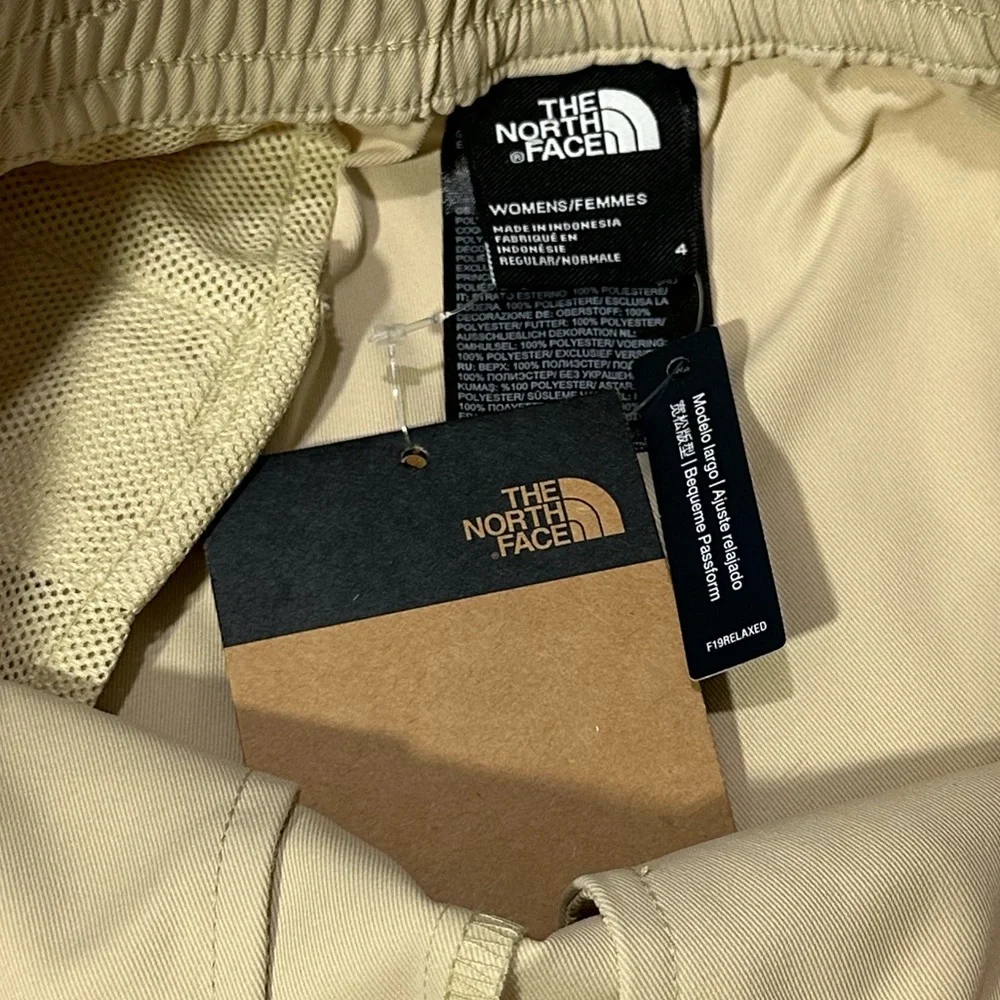 The North Face® || Woman’s Standard tan sports Shorts size 4